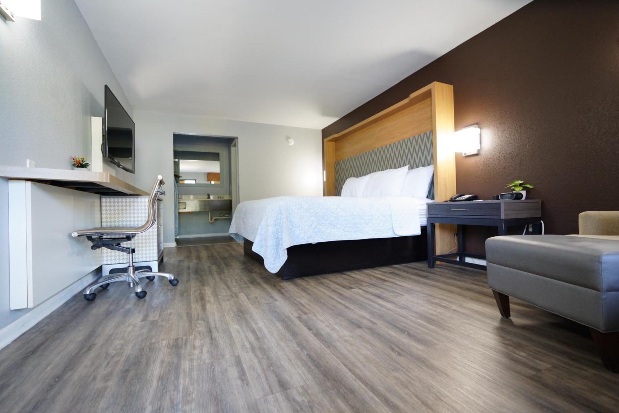 Hotel And 2*